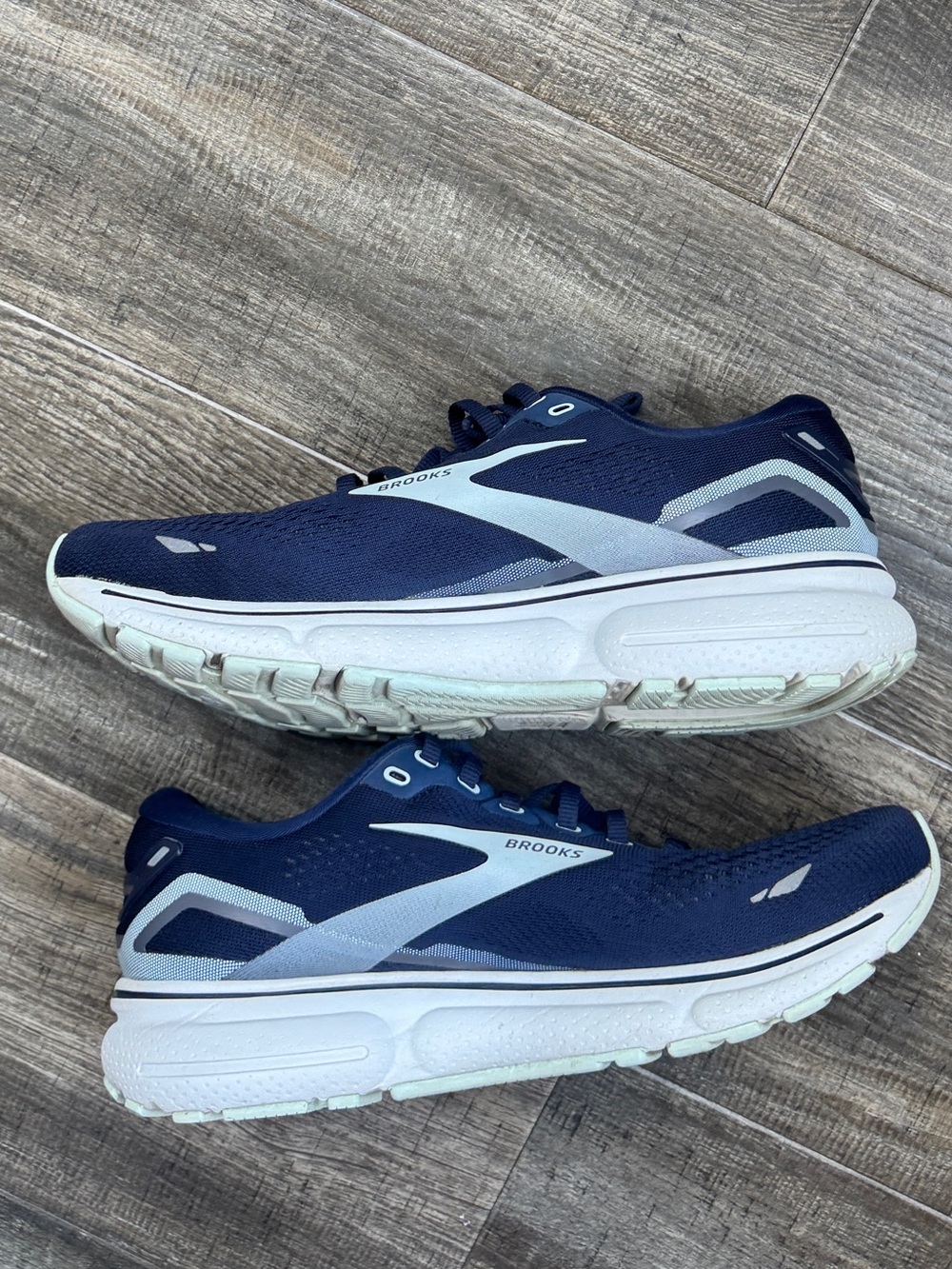 Brooks Ghost 15 Women's Size 10 B (Medium) Running Shoes Navy White - Picture 2 of 6